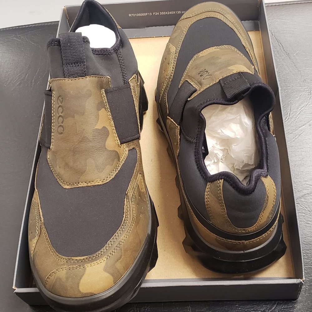 Laceless Camo Sneaker